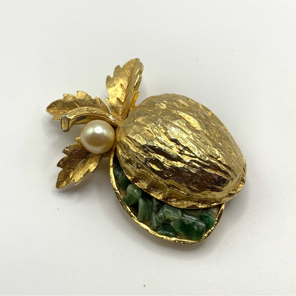 Vintage Signed Capri Jade Goldtone Pearl Walnut Brooch Pin